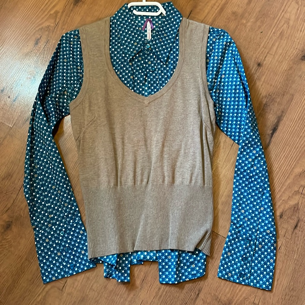 Smart Set 2 piece blouse and vest set.